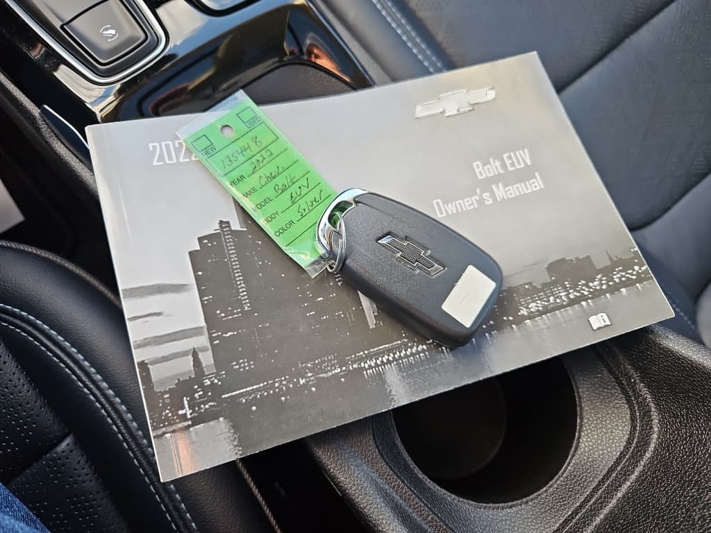 2022 Chevrolet Bolt EUV view 22