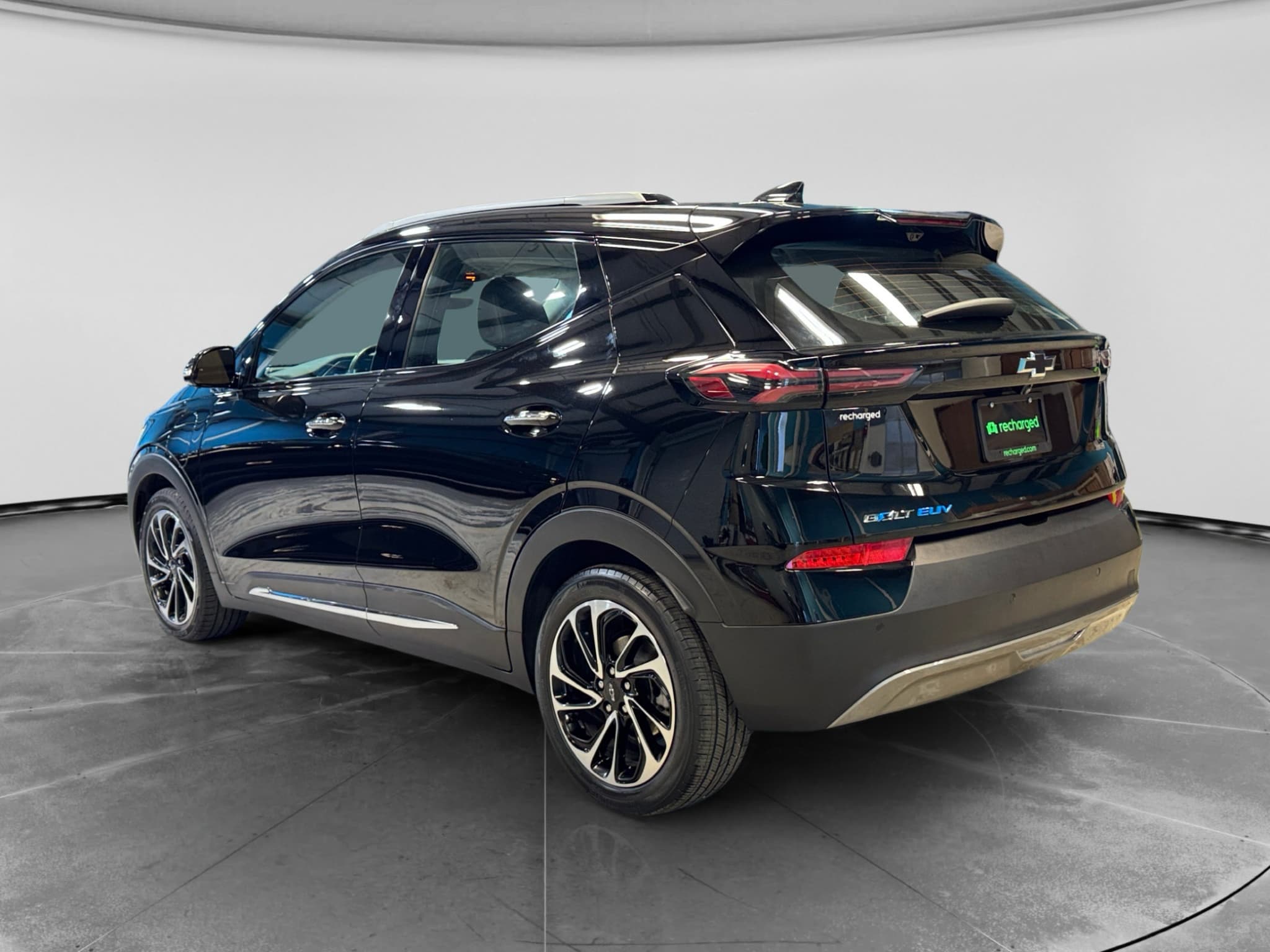 2022 Chevrolet Bolt EUV view 2