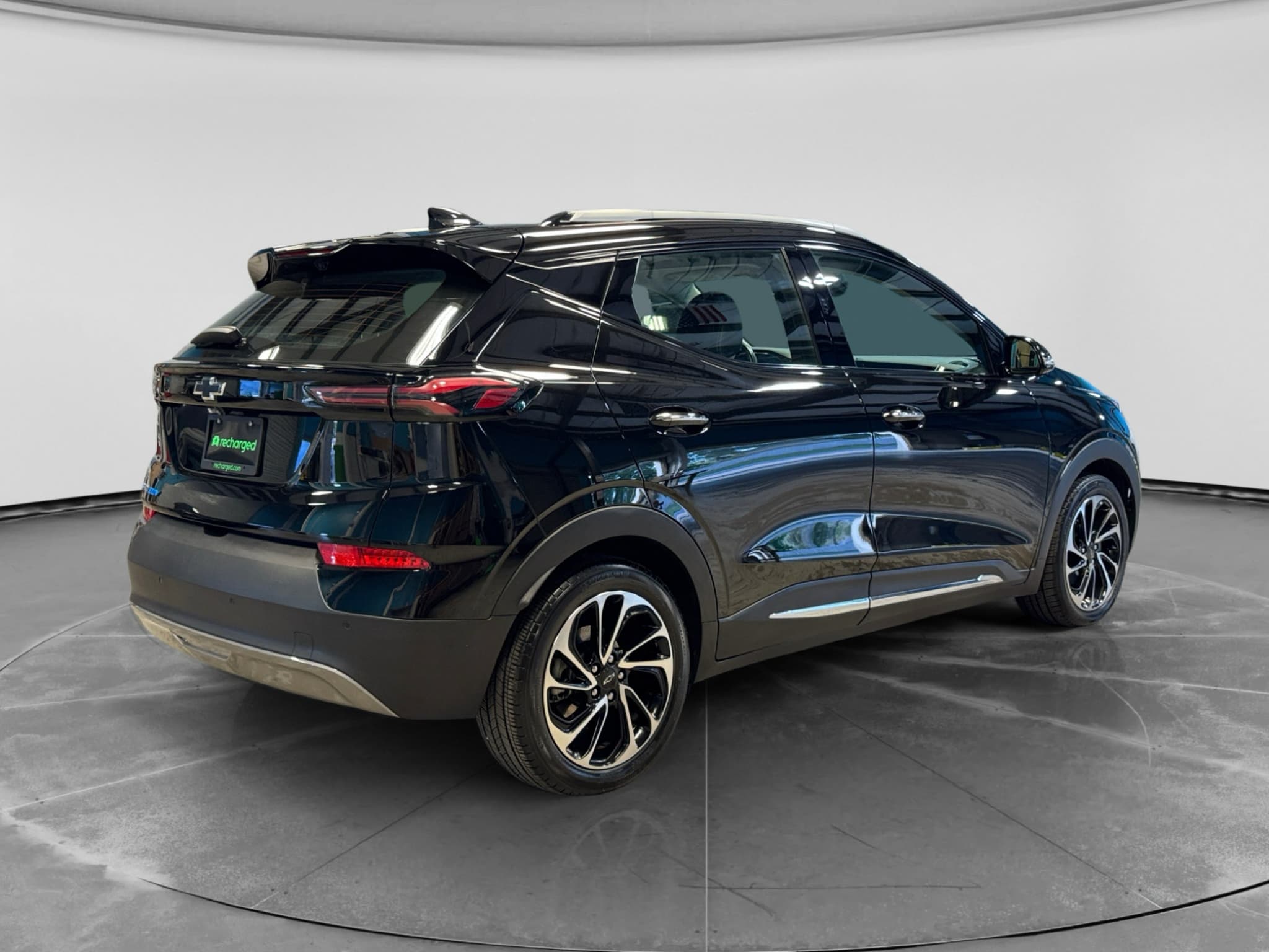 2022 Chevrolet Bolt EUV view 3