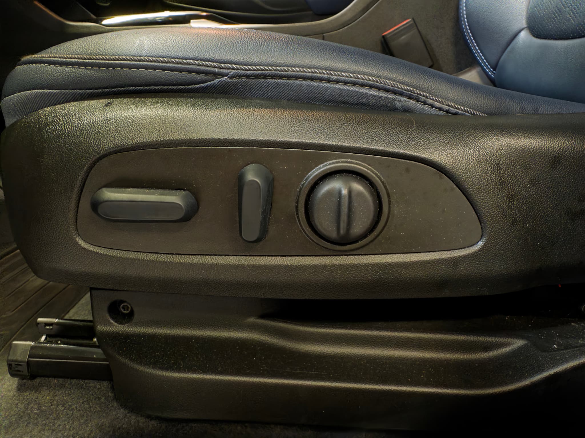 2022 Chevrolet Bolt EUV view 6