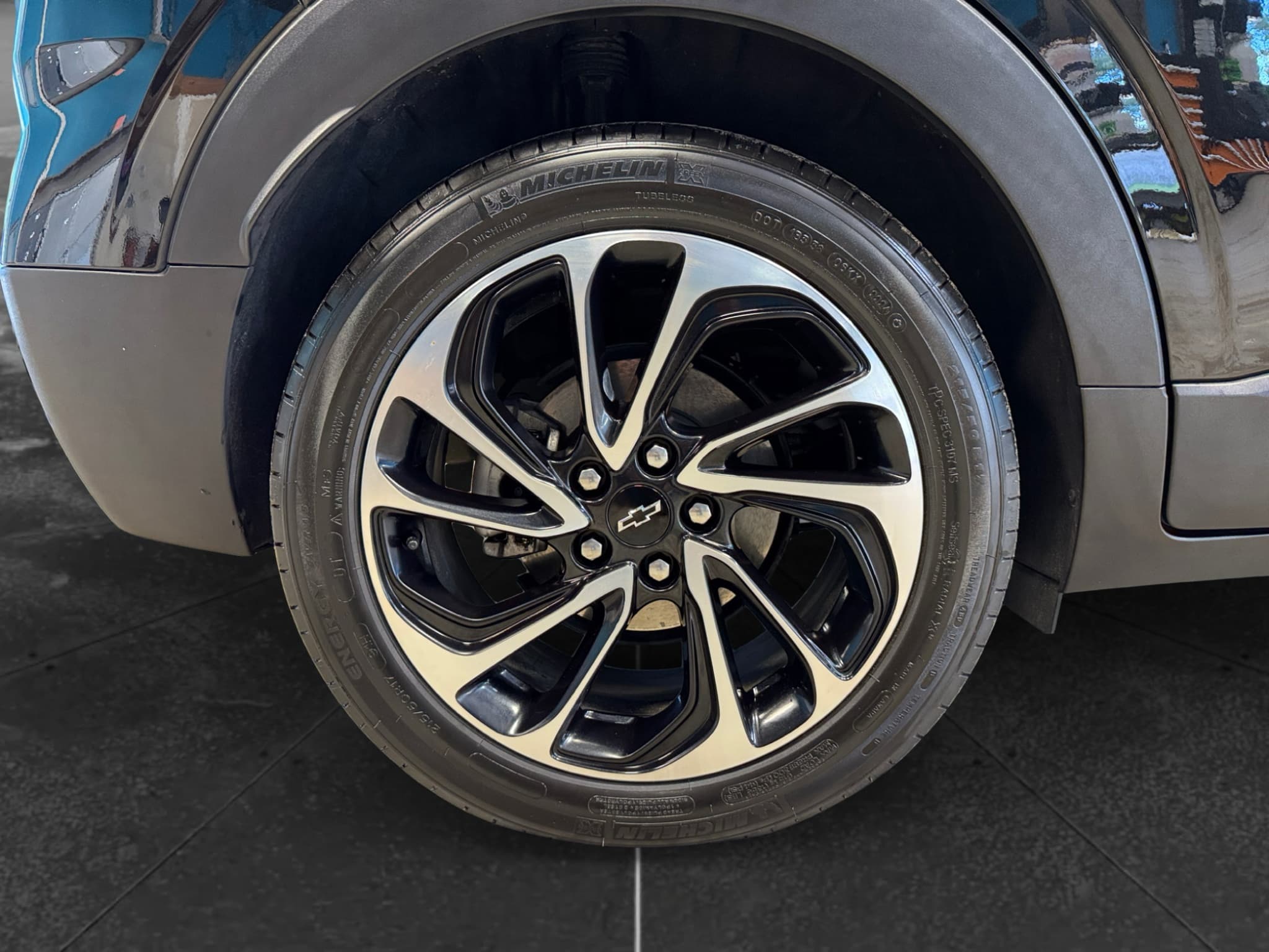 2022 Chevrolet Bolt EUV view 34