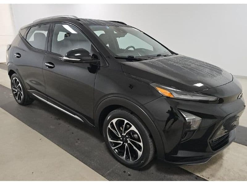 2022 Chevrolet Bolt EUV view 2