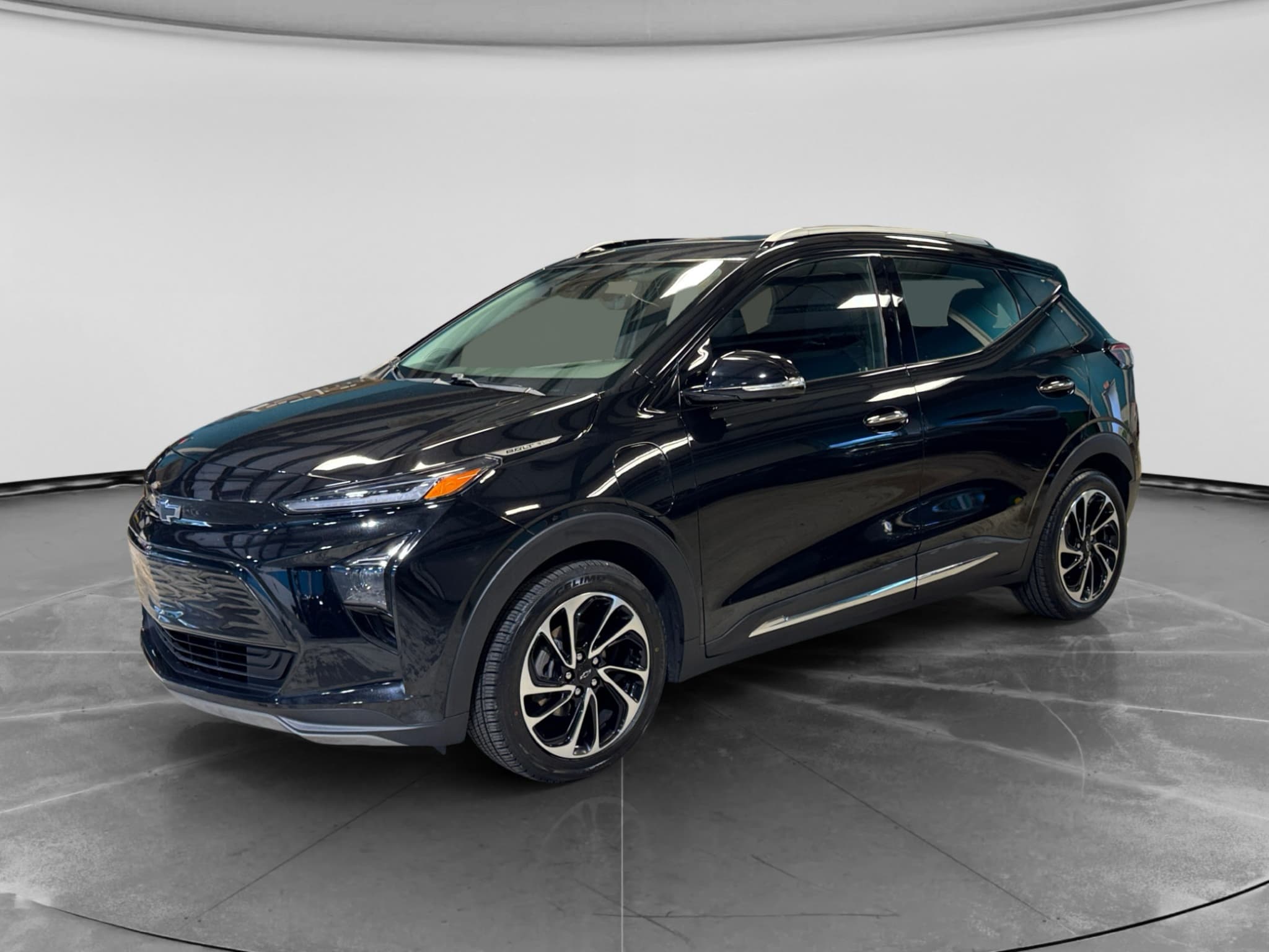 2022 Chevrolet Bolt EUV view 1