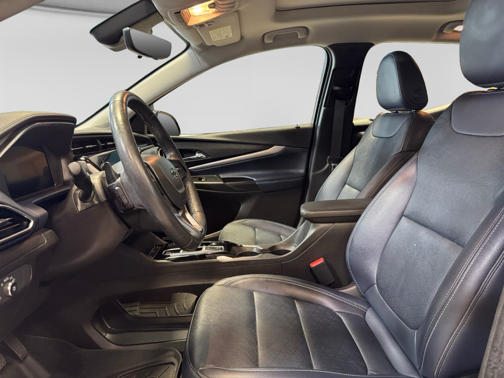 2022 Chevrolet Bolt EUV view 16