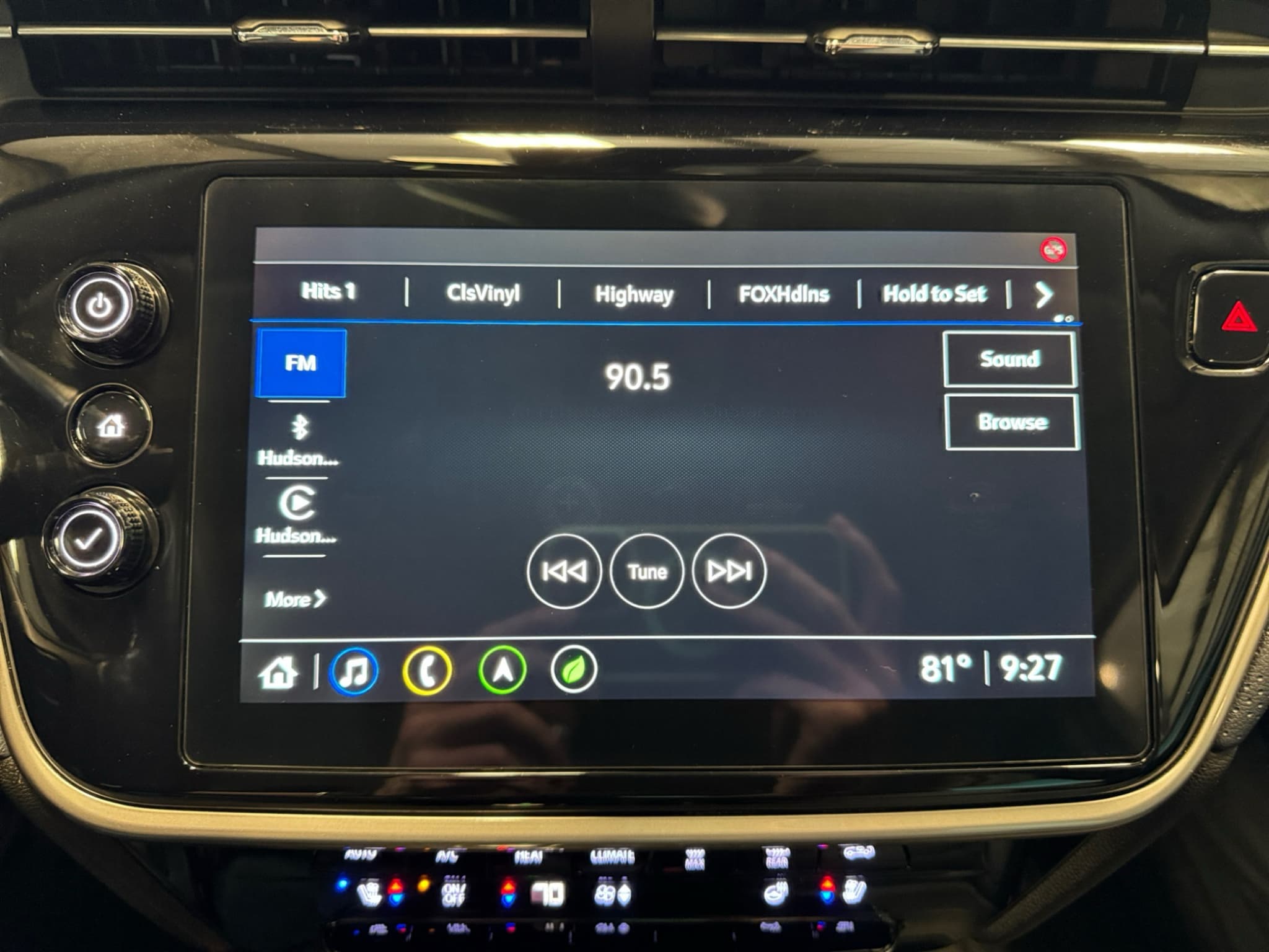 2022 Chevrolet Bolt EUV view 11