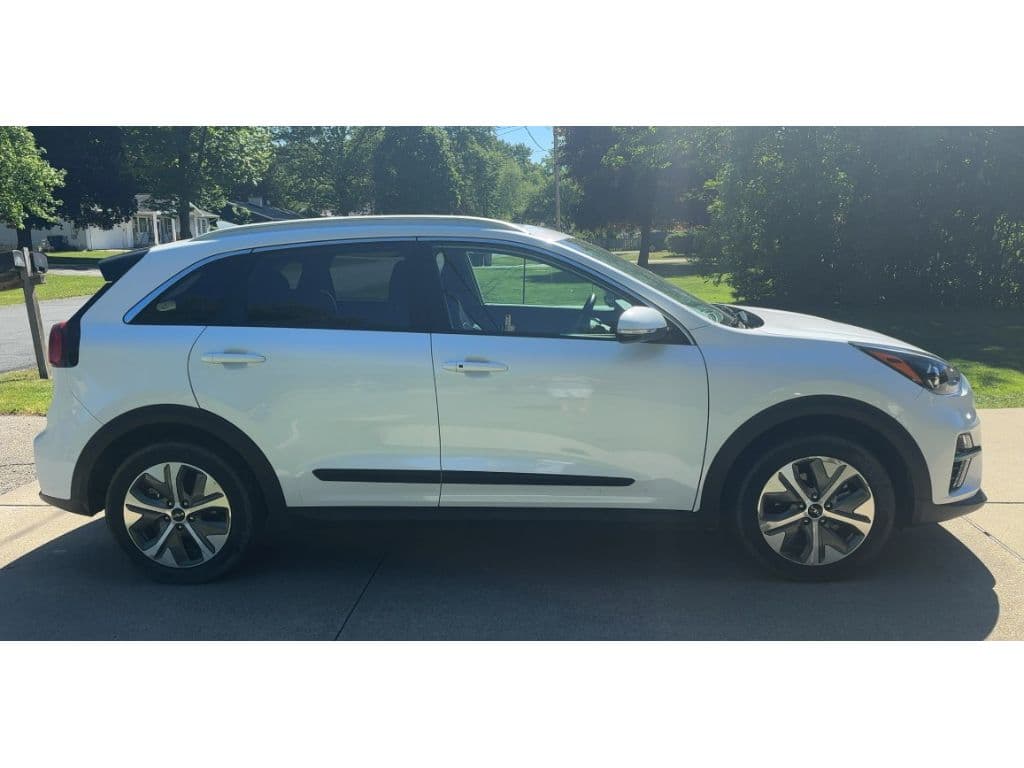 2022 Kia Niro EV view 3