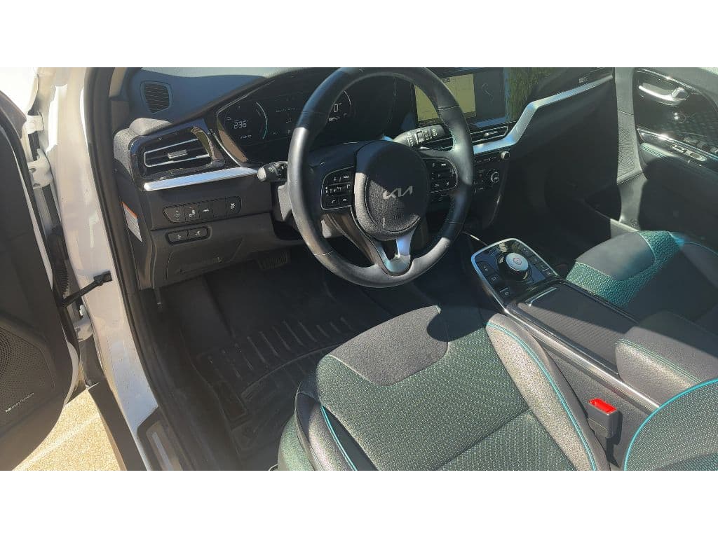 2022 Kia Niro EV view 5