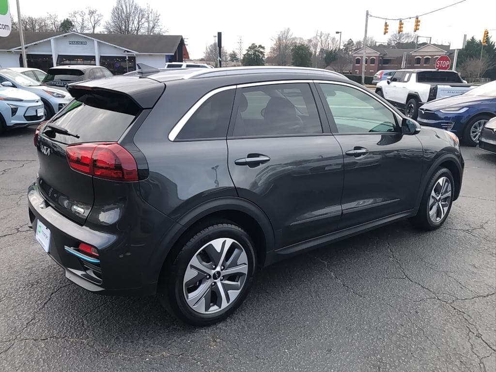 2022 Kia Niro EV view 3