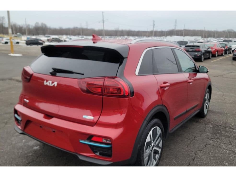 2022 Kia Niro EV view 4