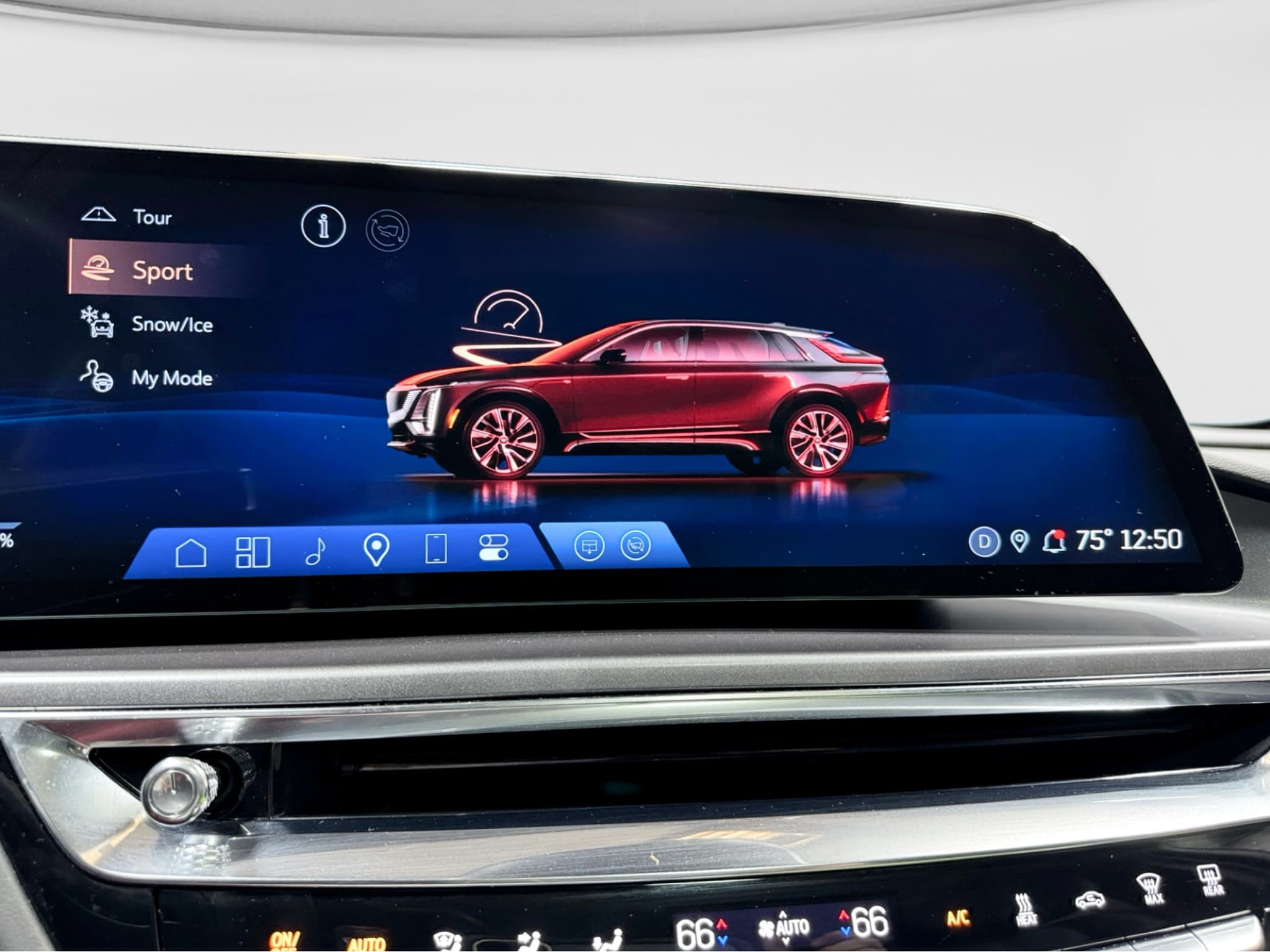 2024 Cadillac Lyriq view 12