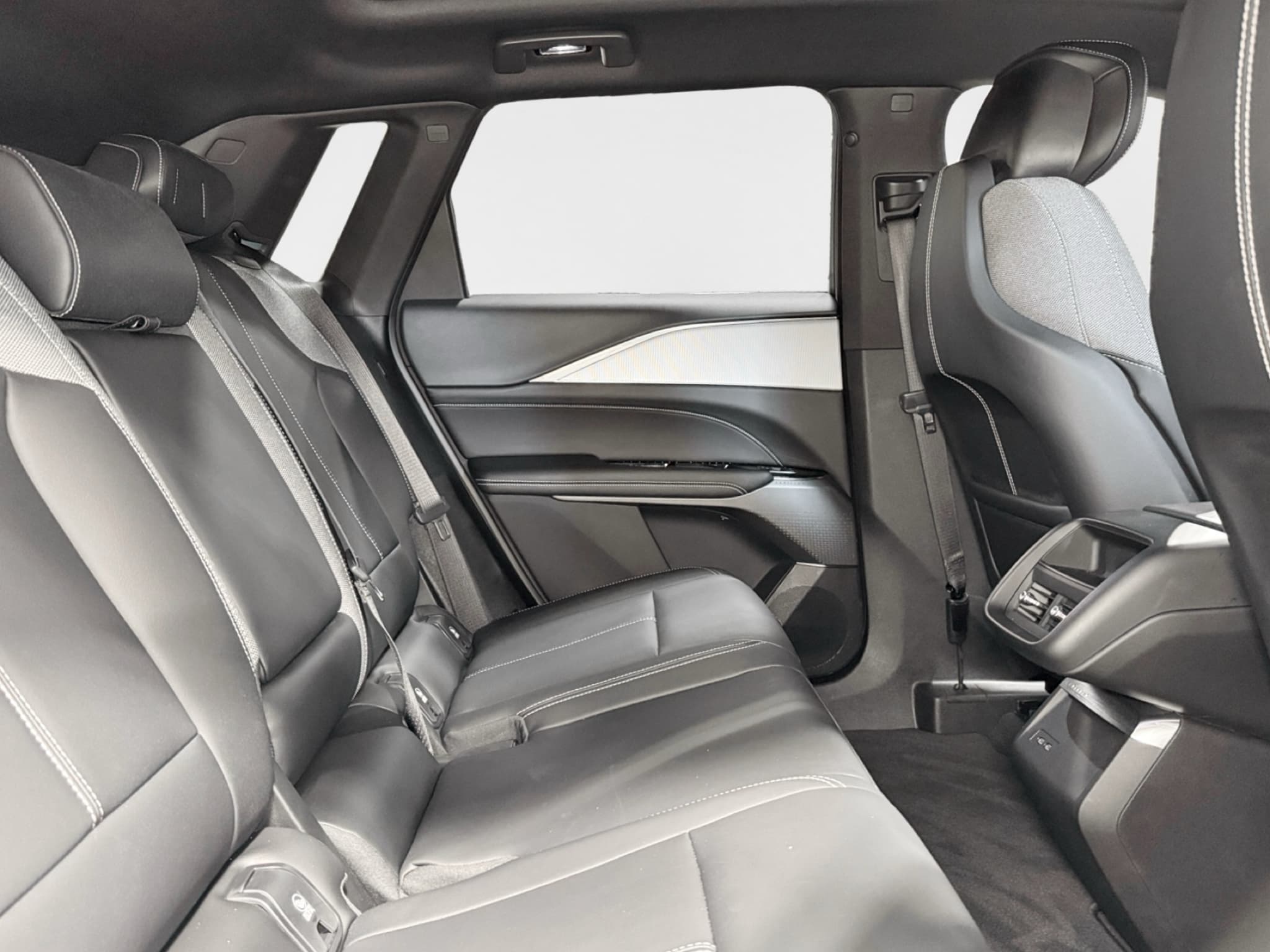 2024 Cadillac Lyriq view 23