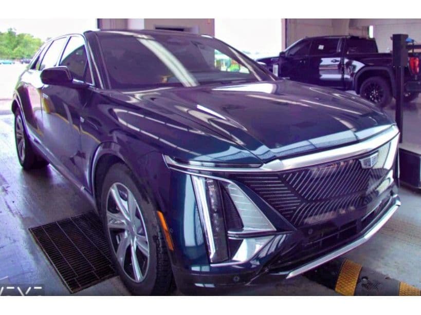 2024 Cadillac Lyriq view 2