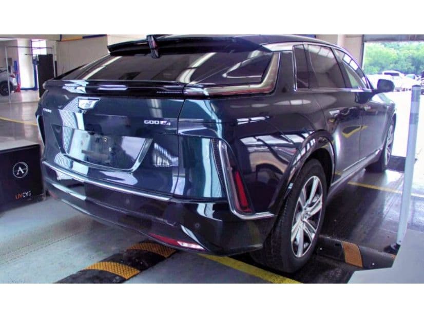 2024 Cadillac Lyriq view 3