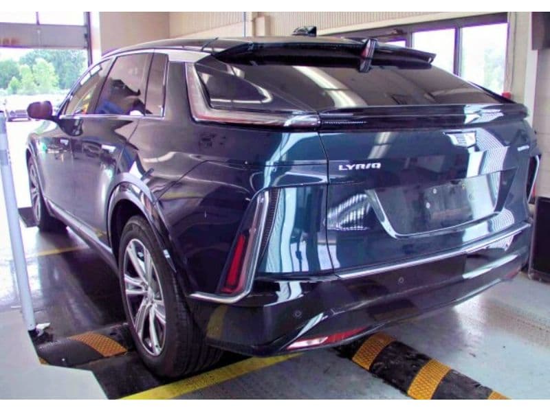 2024 Cadillac Lyriq view 4