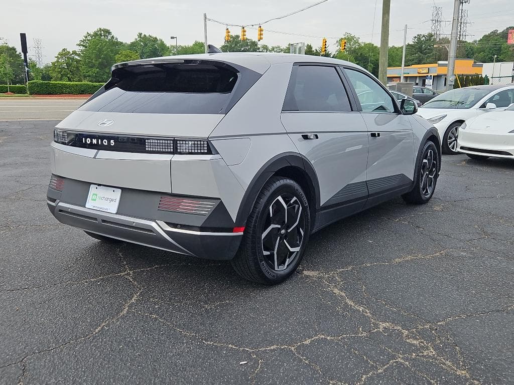 2023 Hyundai IONIQ 5 view 3