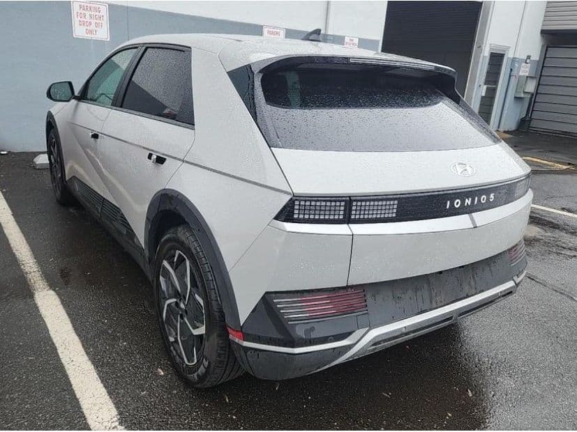 2023 Hyundai IONIQ 5 view 3