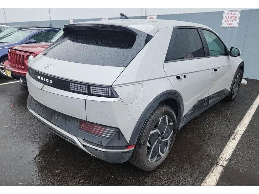 2023 Hyundai IONIQ 5 view 5