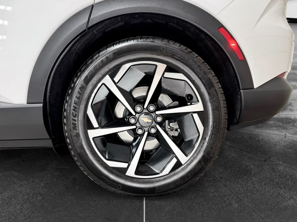 2026 Chevrolet Equinox EV view 32