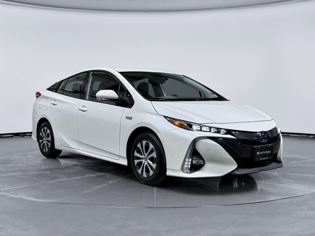 2020 Toyota Prius Prime view 4