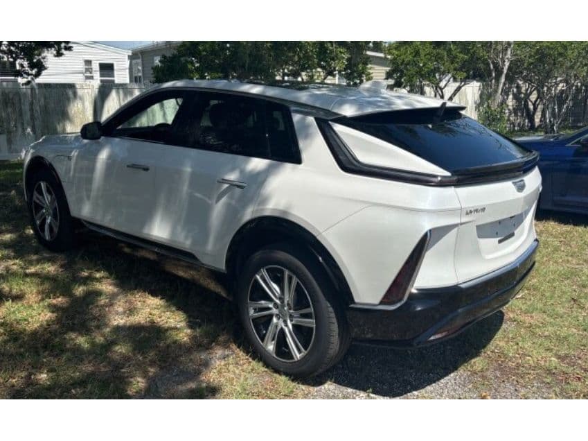 2024 Cadillac Lyriq view 4