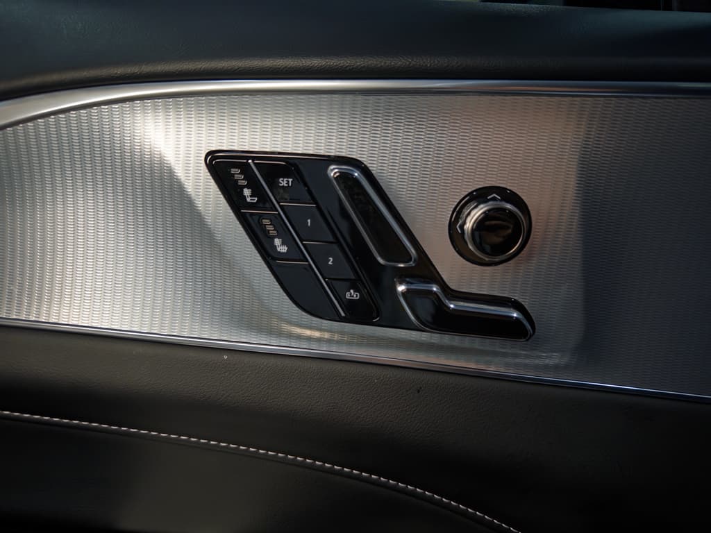 2024 Cadillac Lyriq view 7