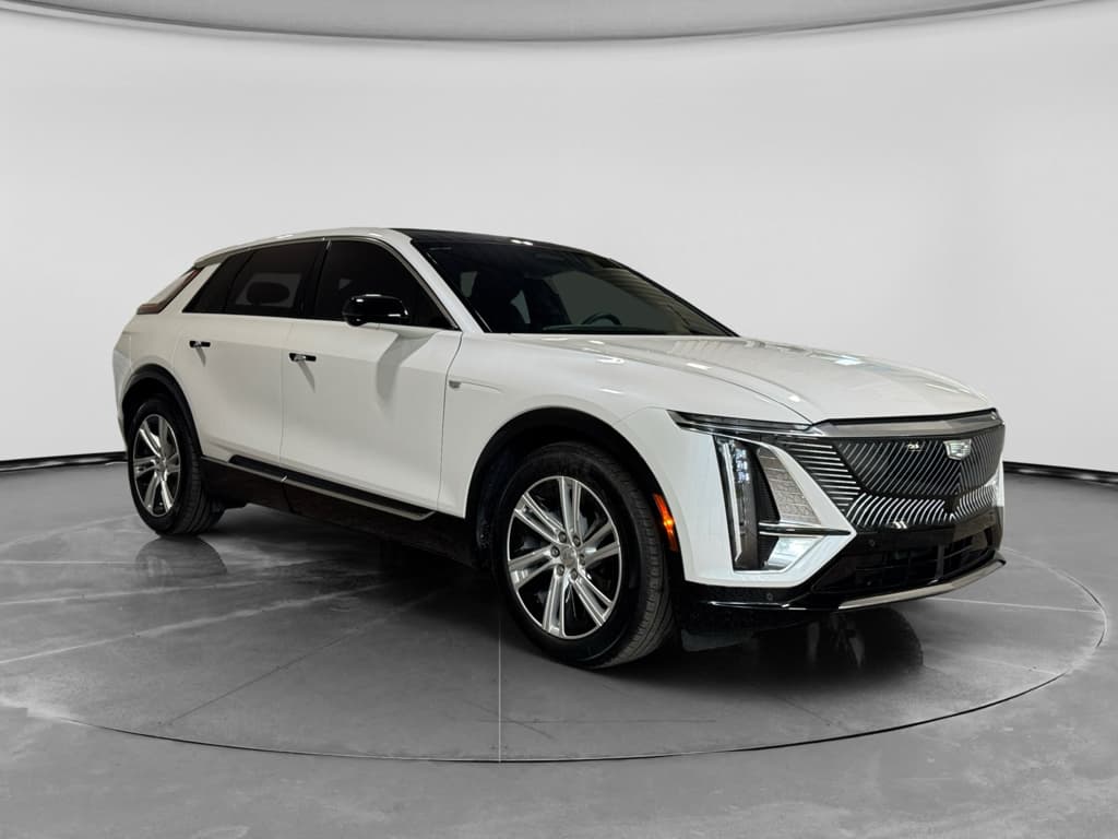 2024 Cadillac Lyriq view 4