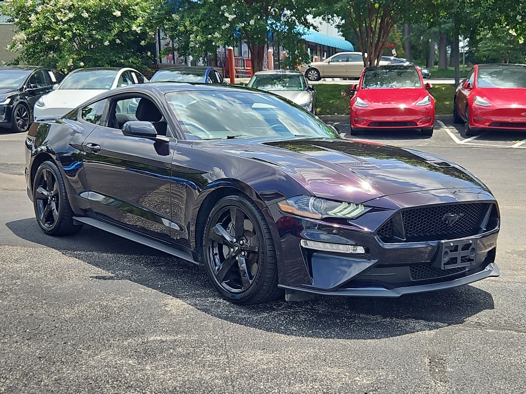 2022 Ford Mustang view 4