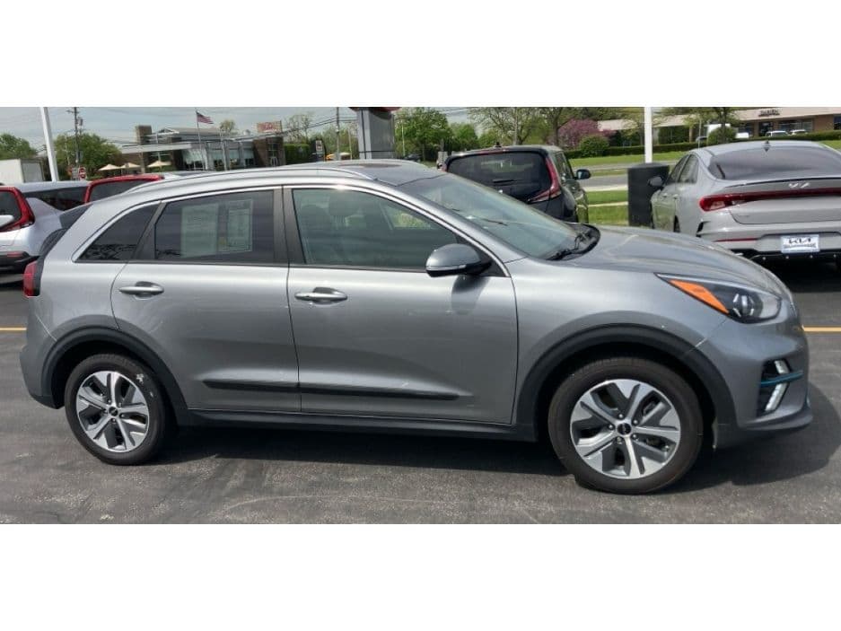 2022 Kia Niro EV view 4