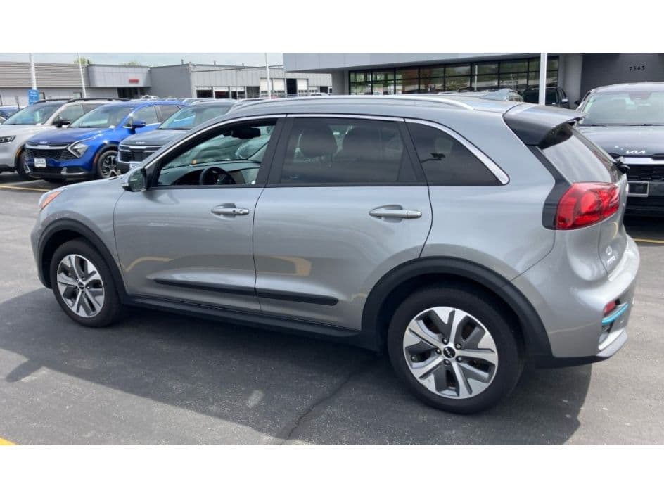 2022 Kia Niro EV view 8