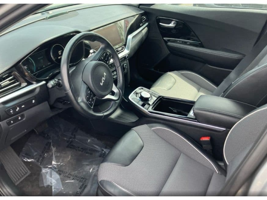 2022 Kia Niro EV view 9