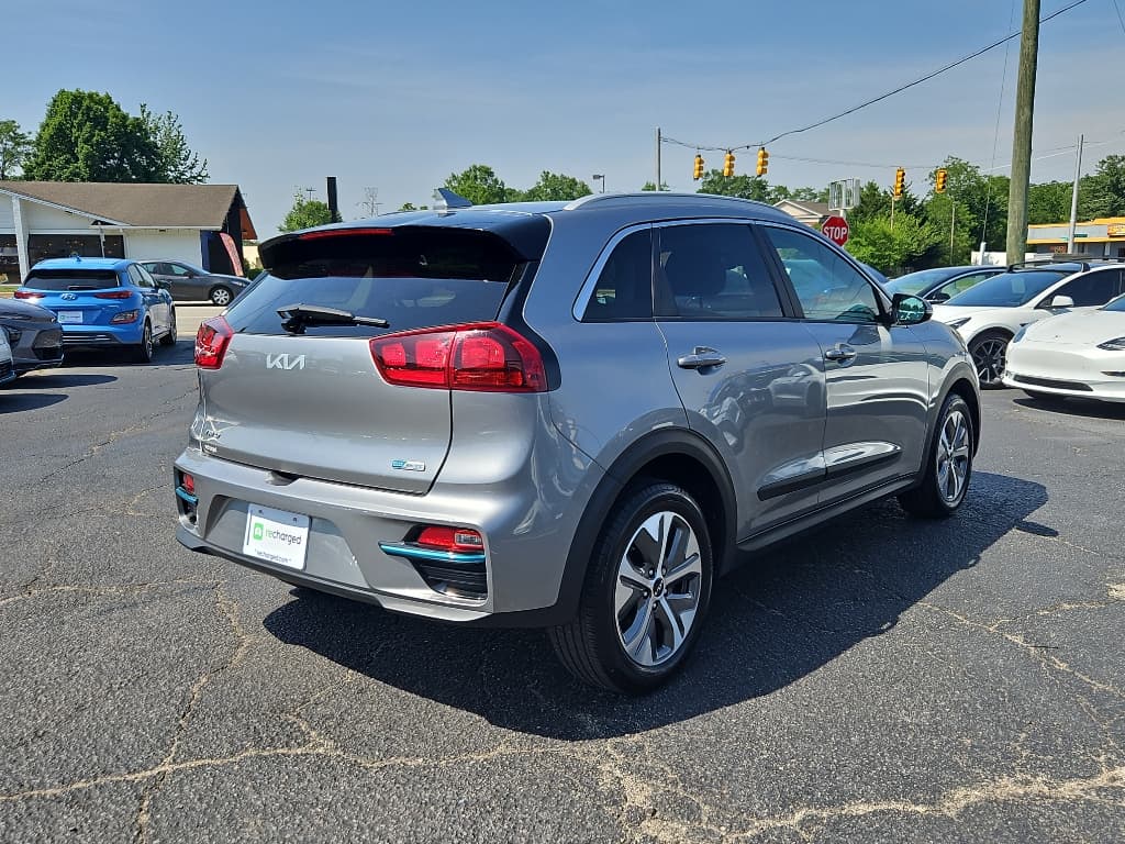 2022 Kia Niro EV view 3