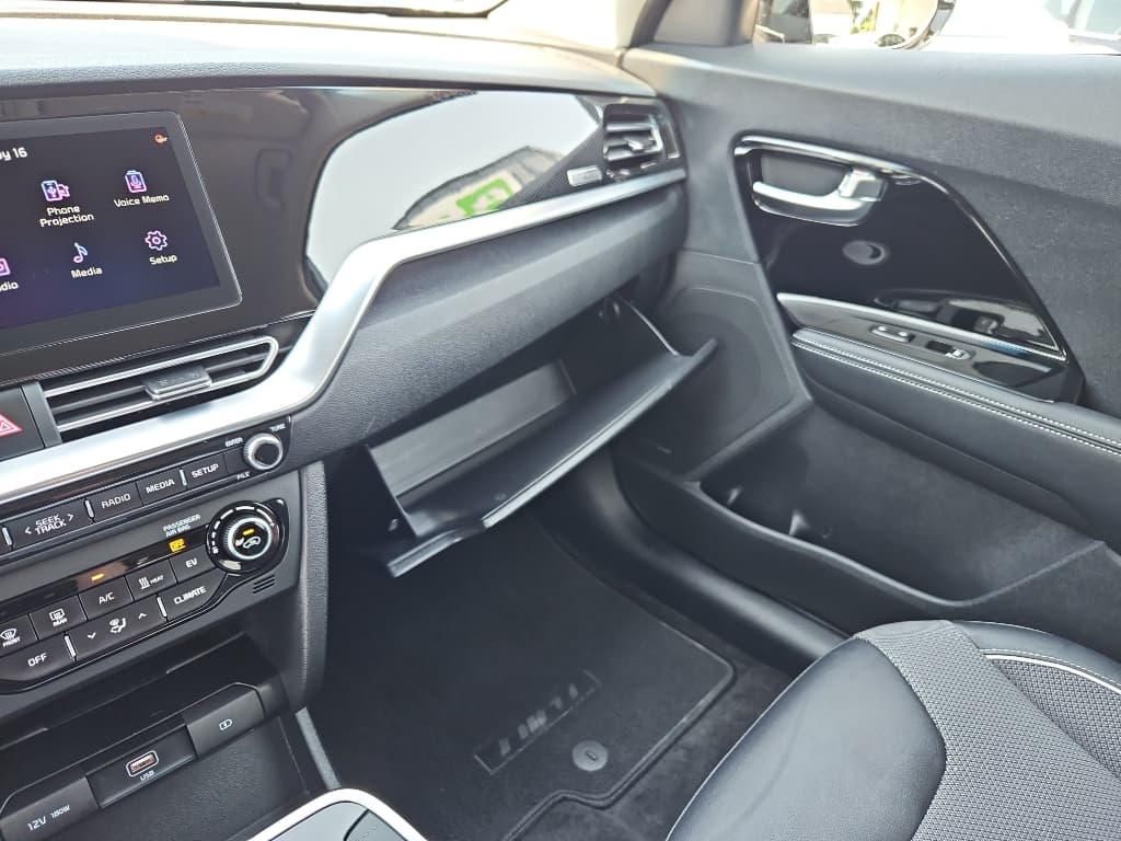2022 Kia Niro EV view 18