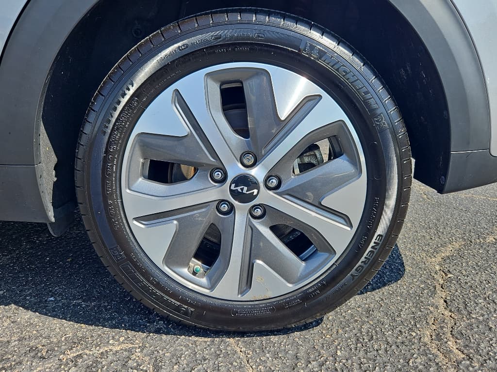 2022 Kia Niro EV view 26