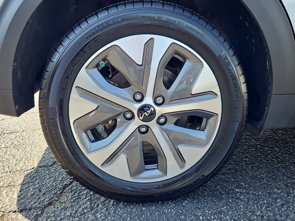 2022 Kia Niro EV view 28