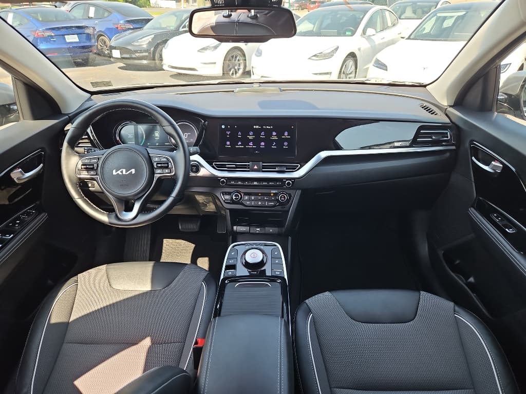 2022 Kia Niro EV view 16