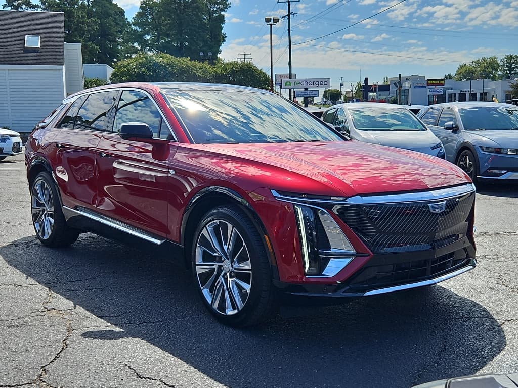 2024 Cadillac Lyriq view 4