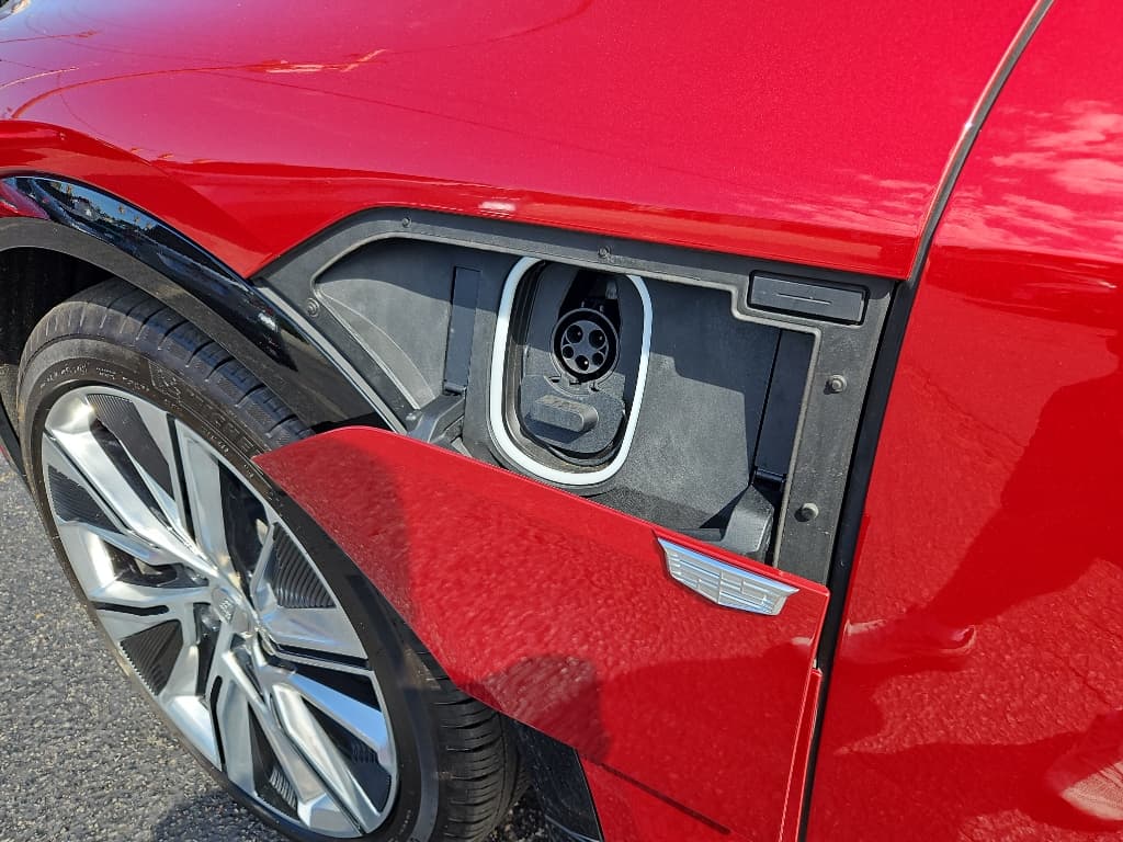 2024 Cadillac Lyriq view 5