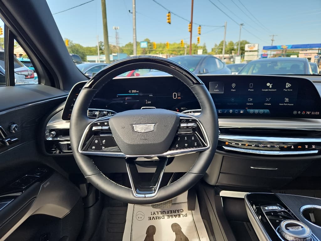 2024 Cadillac Lyriq view 7