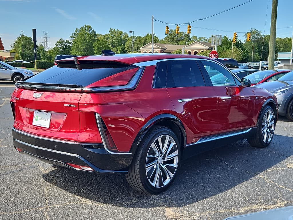 2024 Cadillac Lyriq view 3