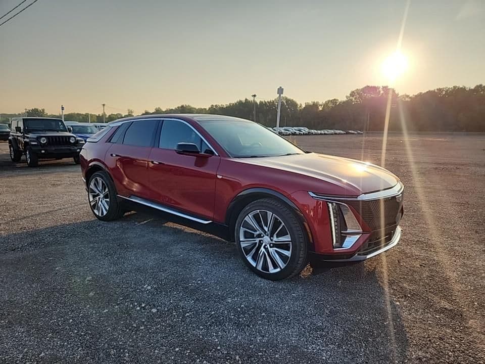 2024 Cadillac Lyriq view 2