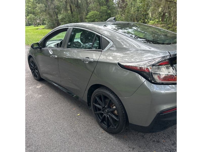 2017 Chevrolet Volt view 2