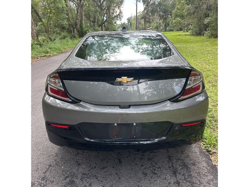 2017 Chevrolet Volt view 3