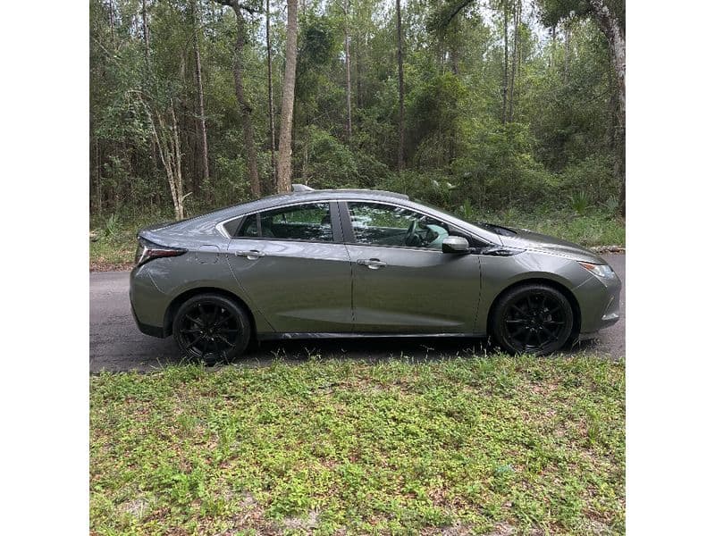 2017 Chevrolet Volt view 5