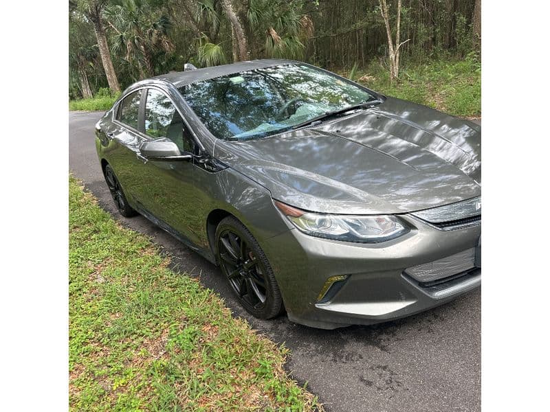 2017 Chevrolet Volt view 6