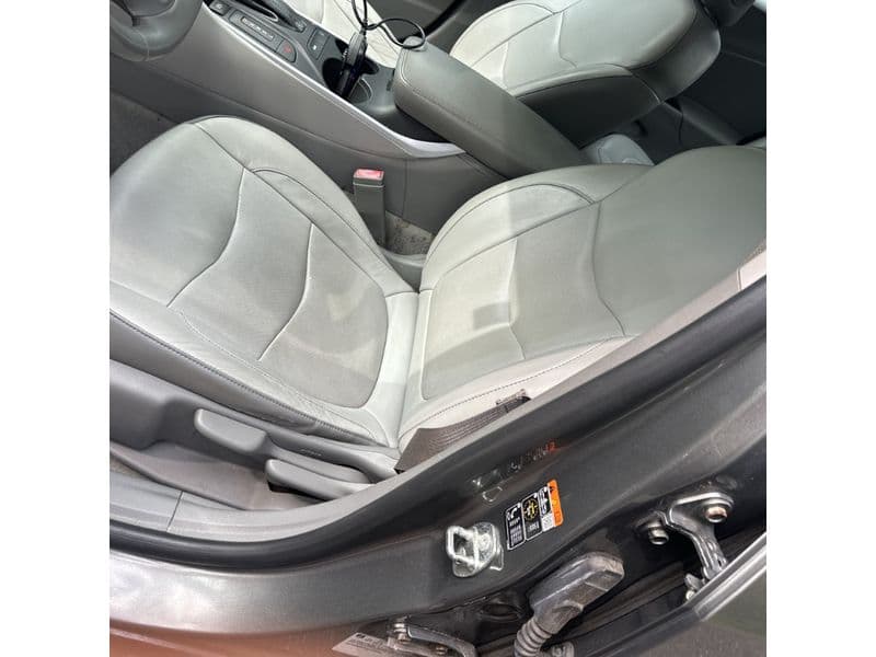 2017 Chevrolet Volt view 8