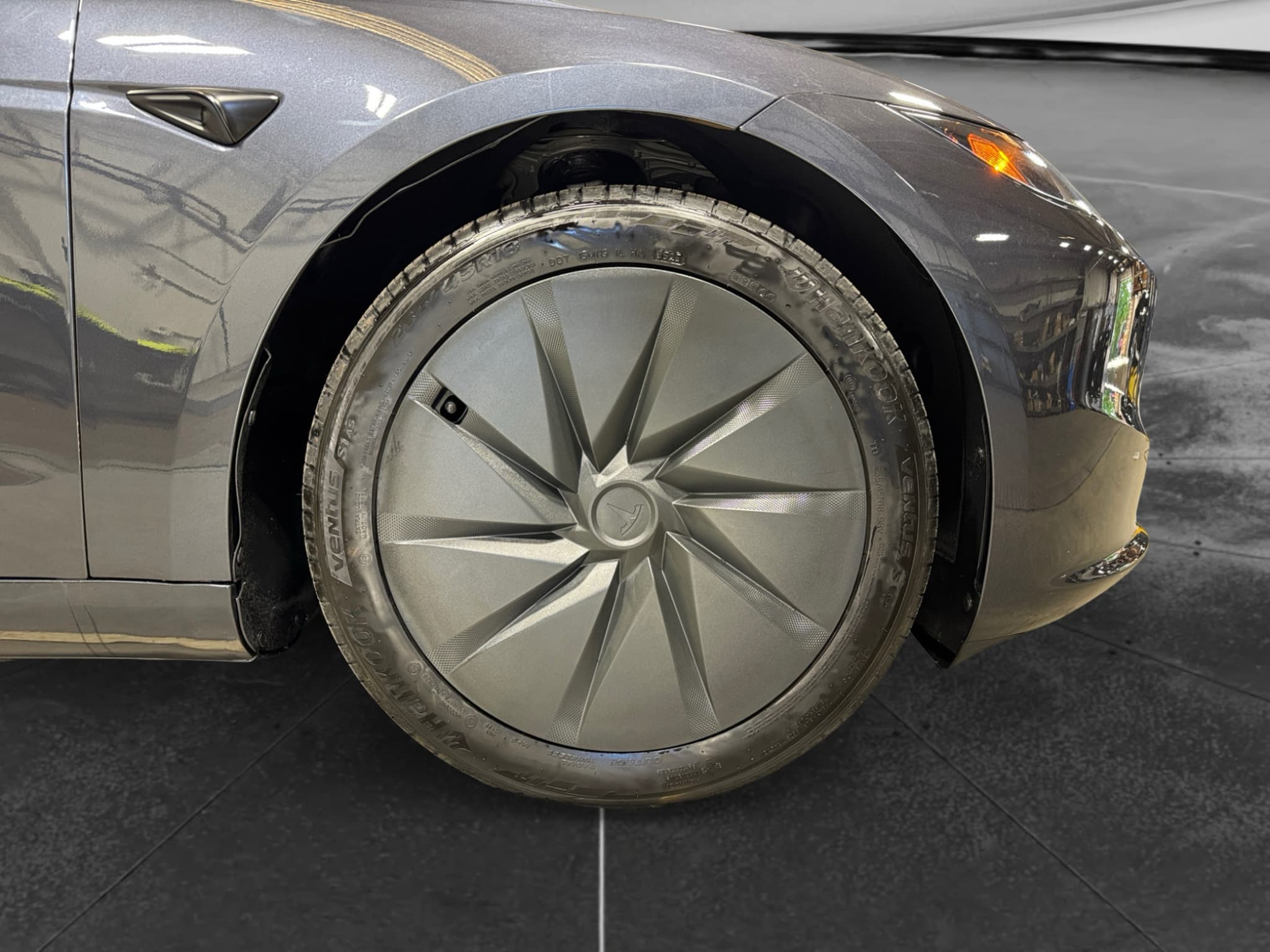 2025 Tesla Model 3 view 33