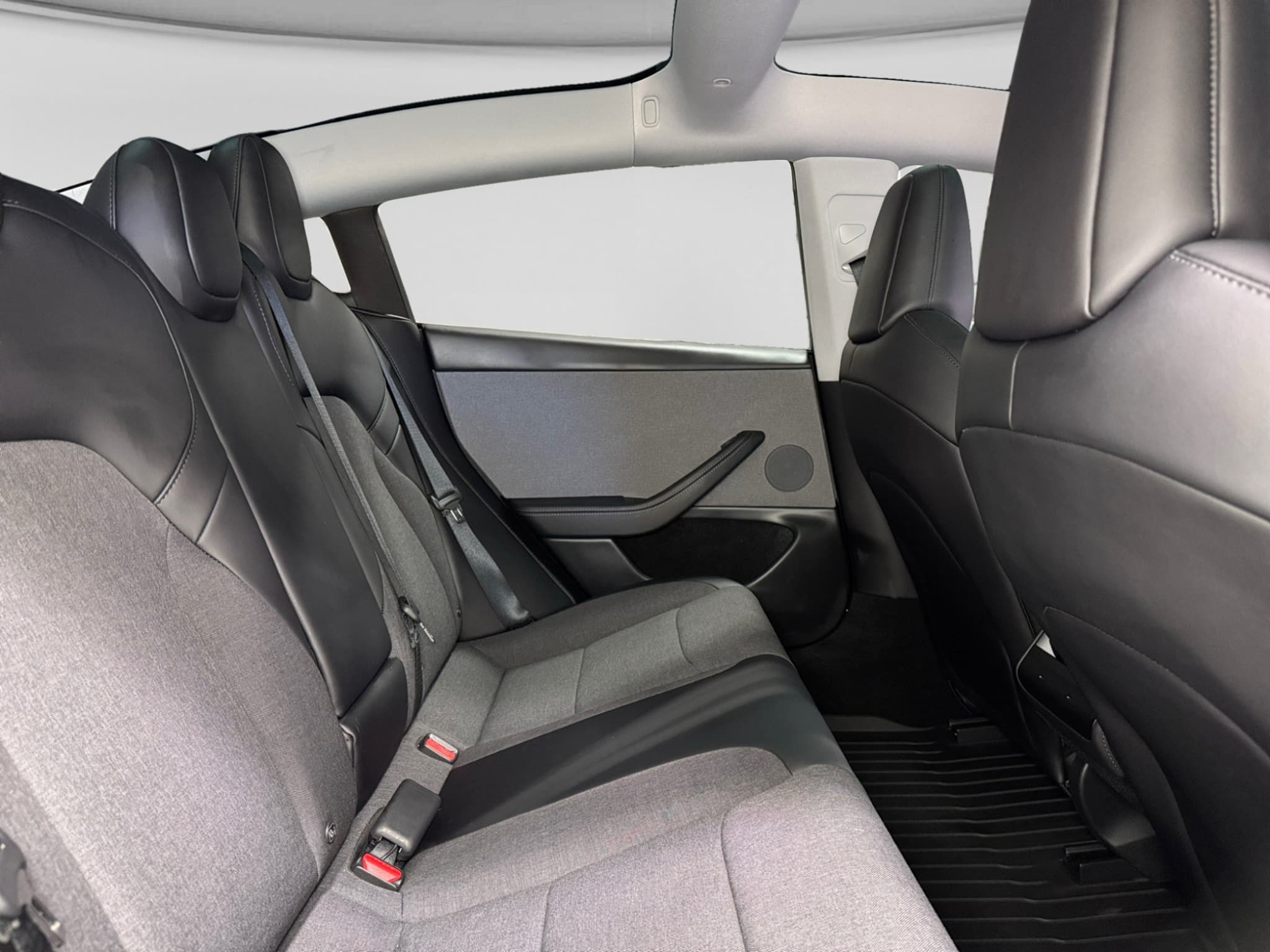 2025 Tesla Model 3 view 18