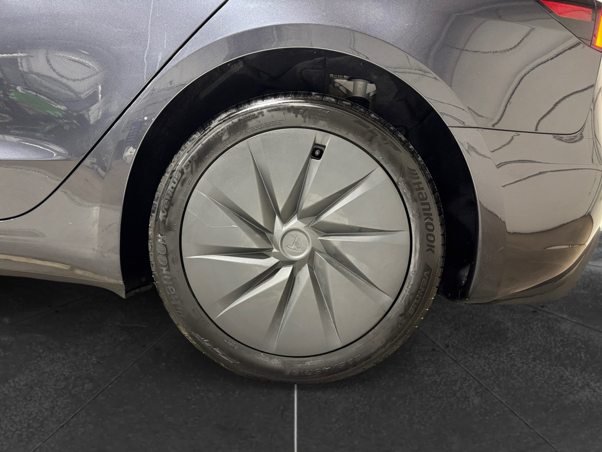 2025 Tesla Model 3 view 29