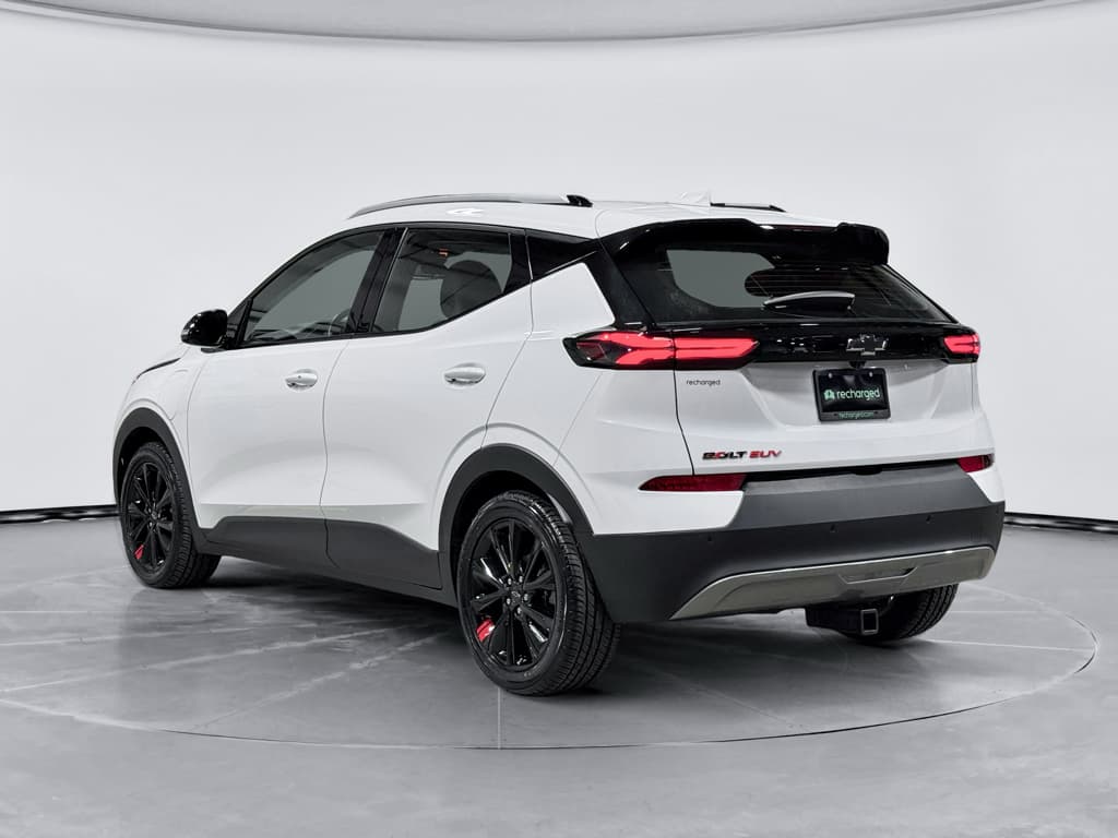 2023 Chevrolet Bolt EUV view 2