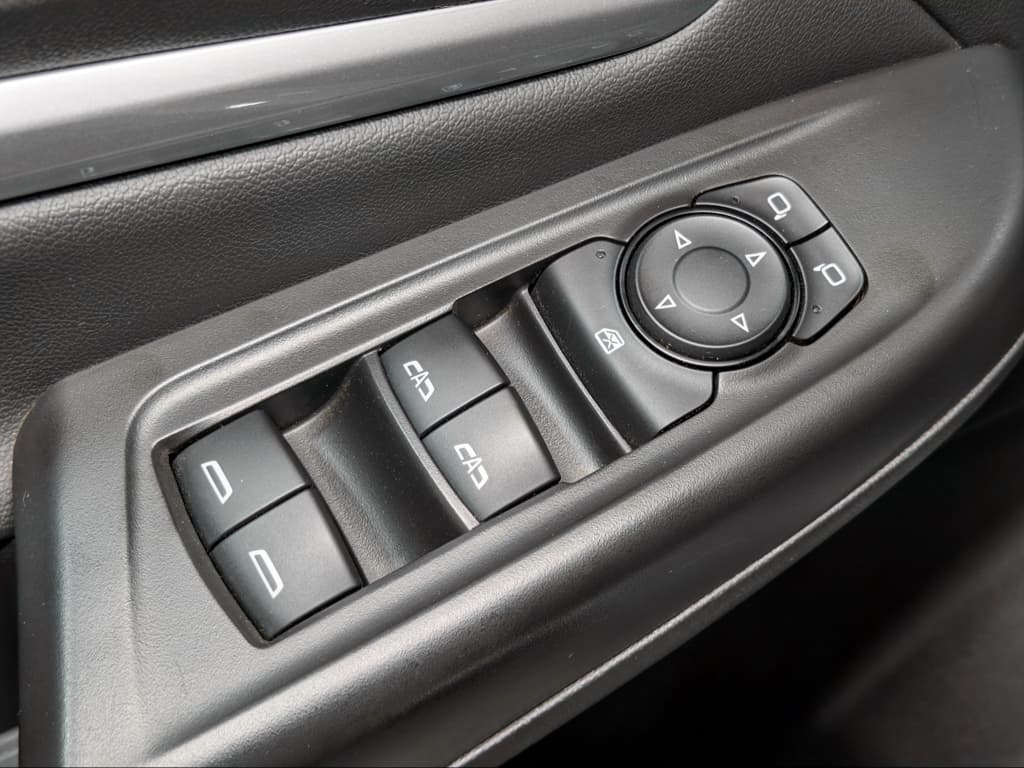 2023 Chevrolet Bolt EUV view 7